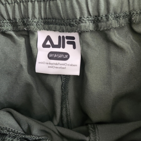 BNWOT Fila Kids' Youth Olive Green Leitweight Jogger Pants  Size US 14–16 Activ - Picture 3 of 10